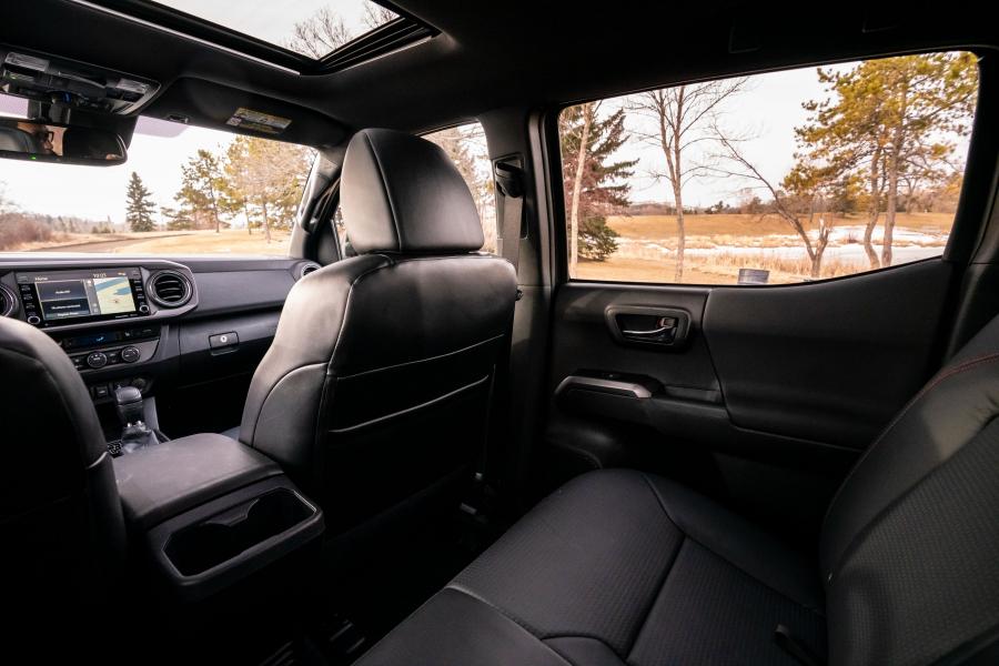 Интерьер Toyota Tacoma TRD Pro Double Cab 2019 года  (фото 29 из 60)